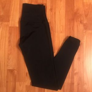 Onzie black leggings